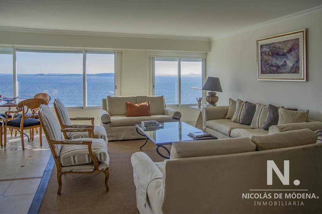 Torre frente al mar, departamento en venta, 3 suites. Punta