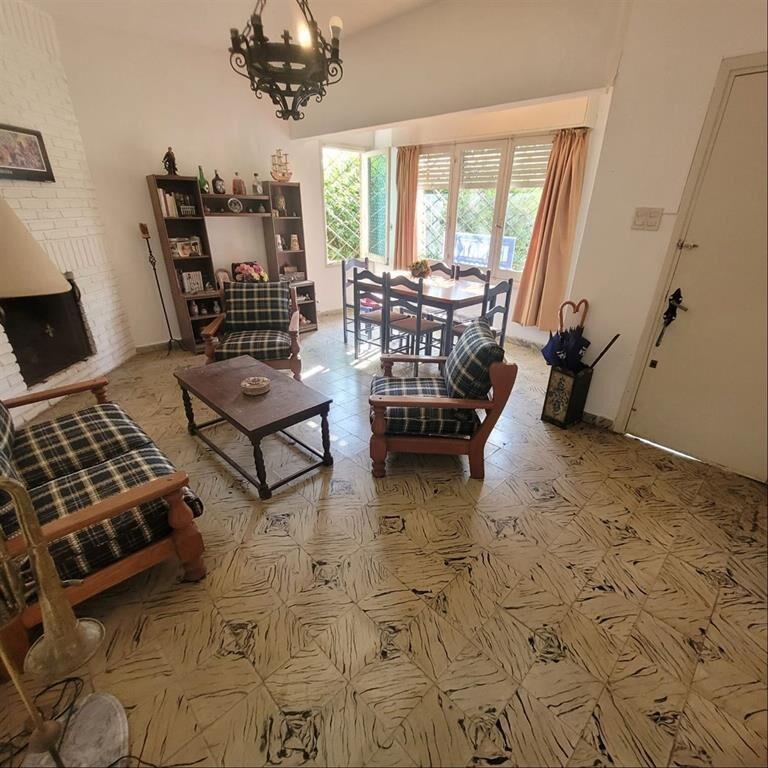 EN 2 PADRONES 4 dormitorios 3 baños Casa Venta La Floresta