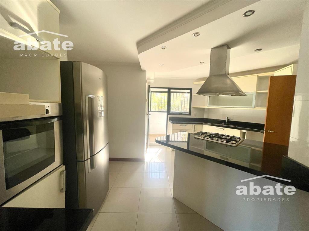 Venta apartamento 4 dormitorios   servicio completo ,Rambla