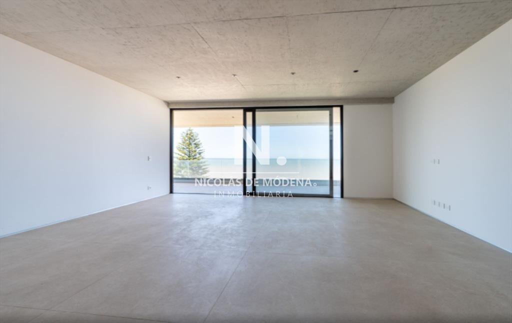 En venta apartamento de 3 dormitorios en la Punta