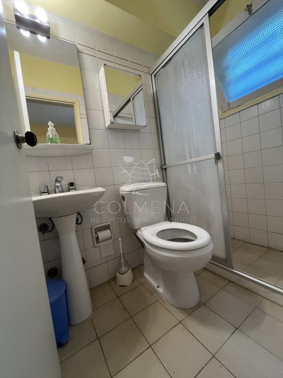 Casa en Playa Mansa, 5 dormitorios y 4 baños.