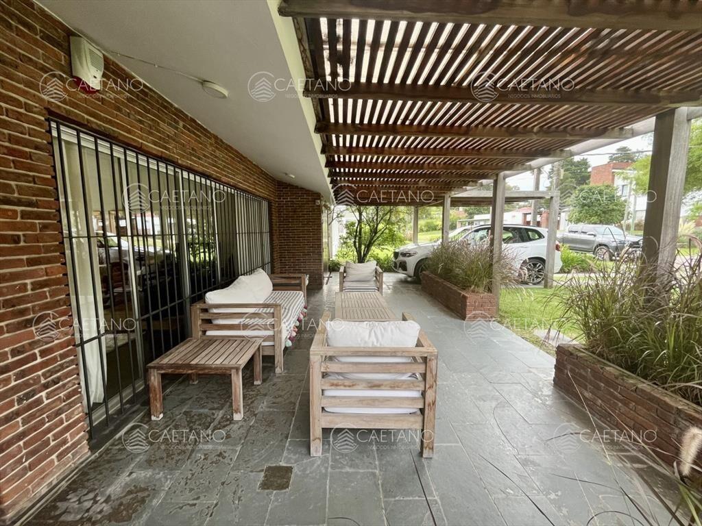 Venta casa 3 dormitorios. Pinares, playa mansa