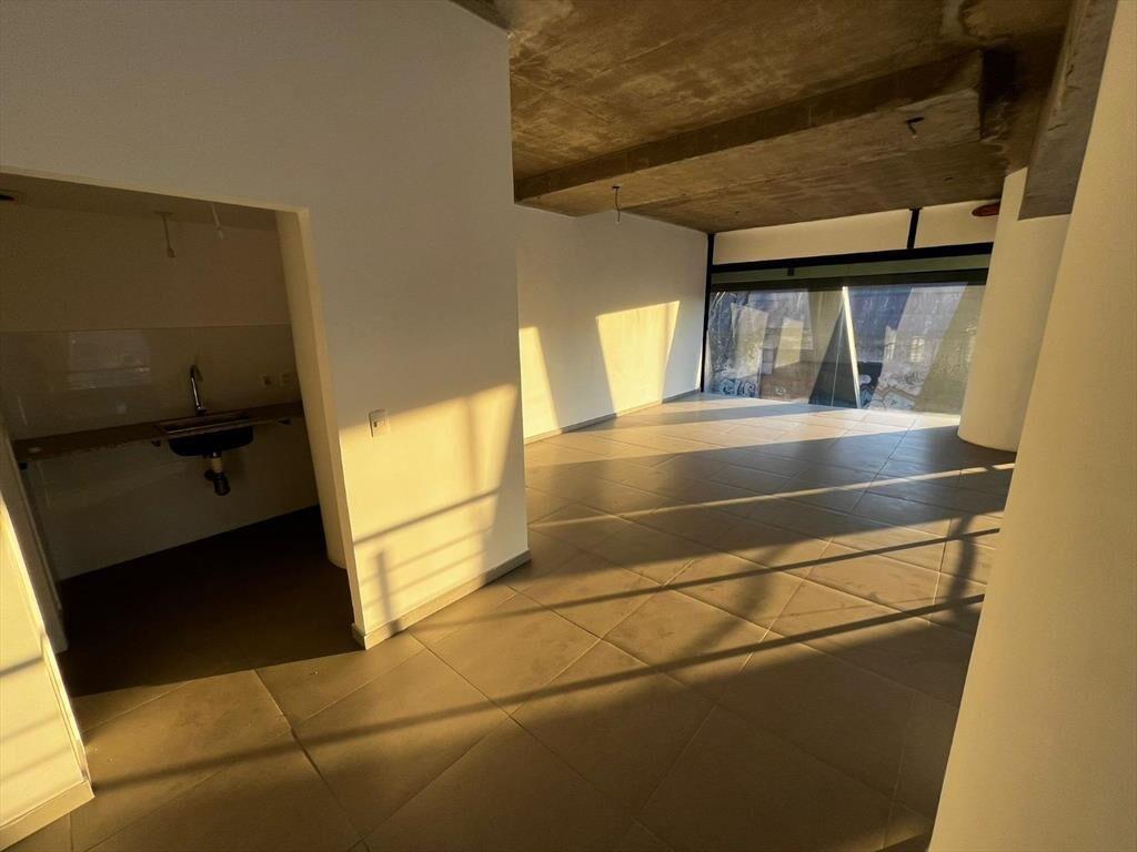 La paz esq. Julio Herrera, 220 m2 de salon, 17 de frente, a