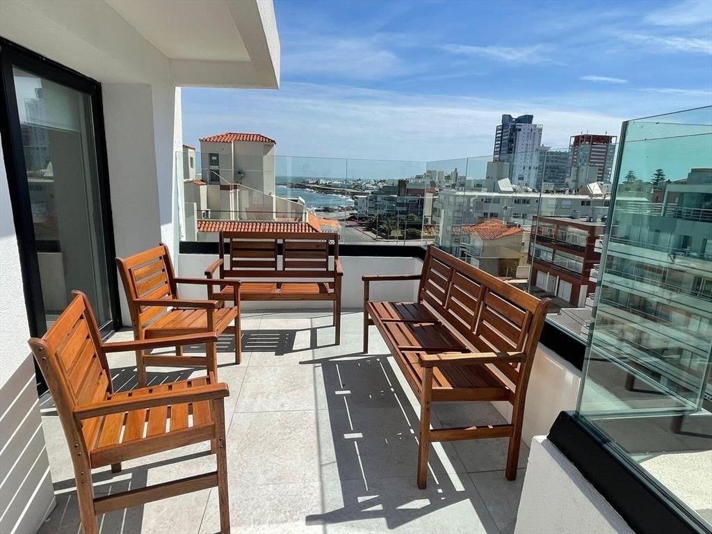 Venta departamento en Punta del este frente al mar