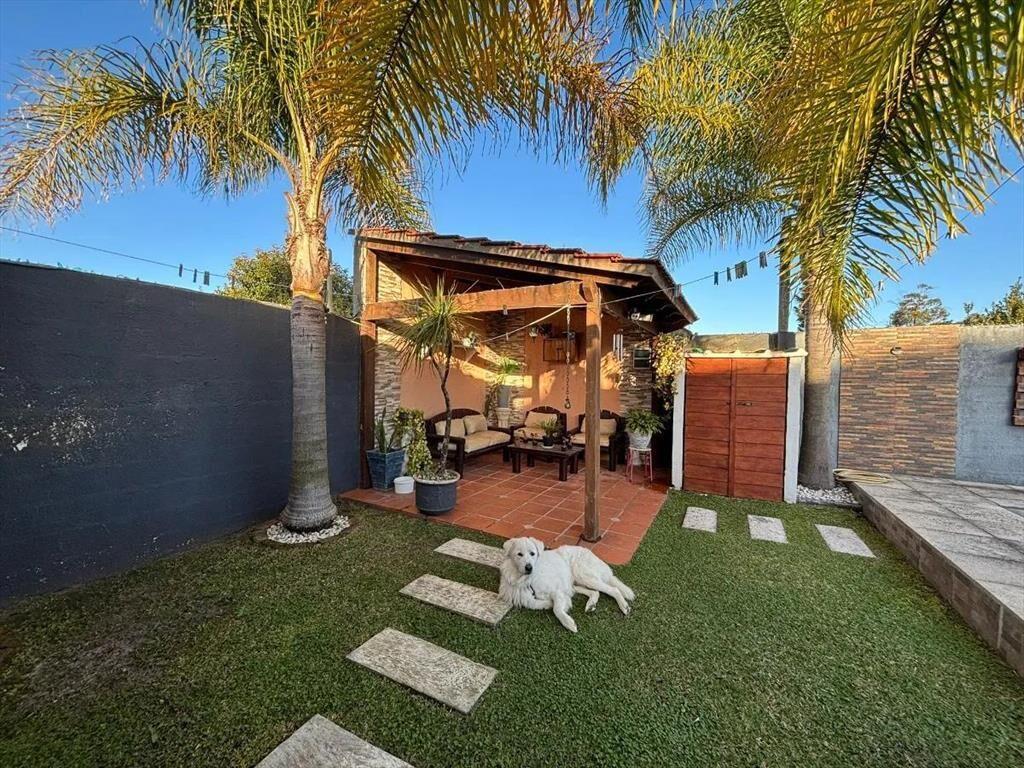 Casa en venta con apartamento en mismo padron piscina 560 m