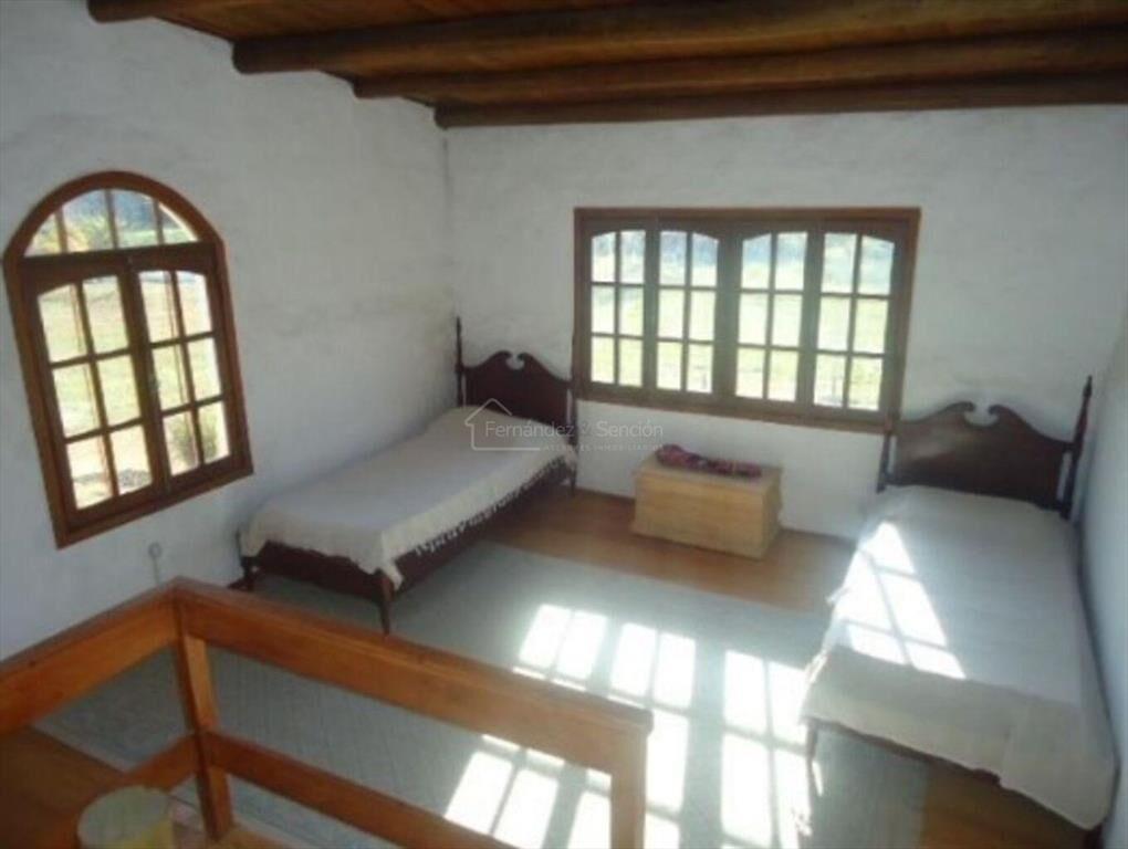 Venta de casa de campo 4 dormitorios zona Pando