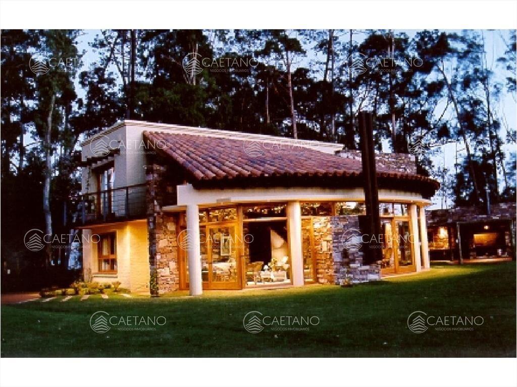 Casa en Punta Ballena, 4 dormitorios *