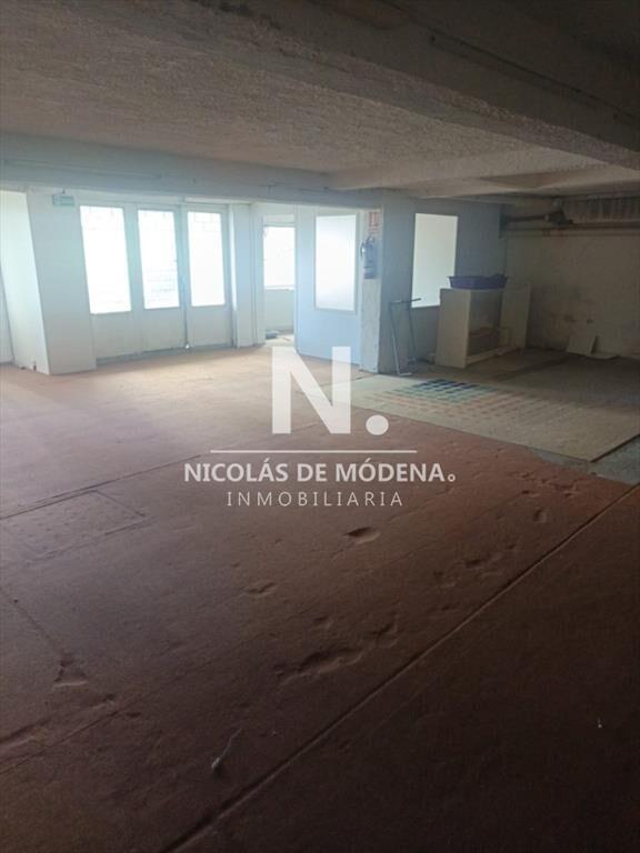 En venta local en Av Italia en Edificio