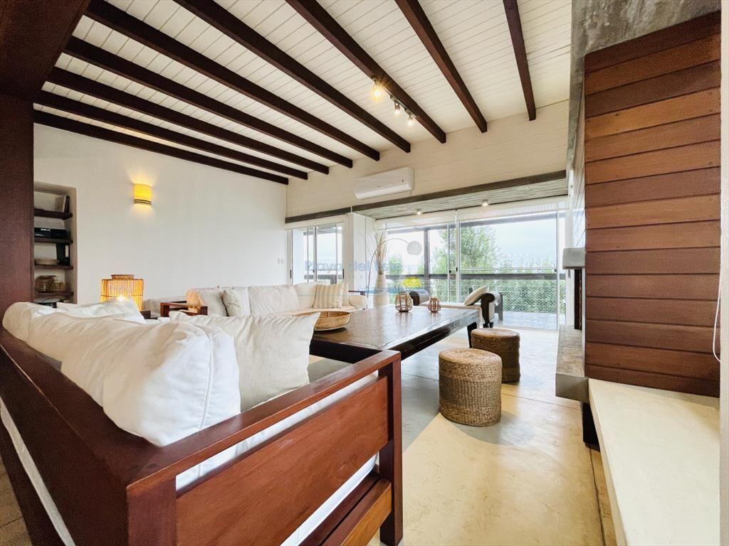 Excelente Casa de 5 Dormitorios en Alquiler, Manantiales, L
