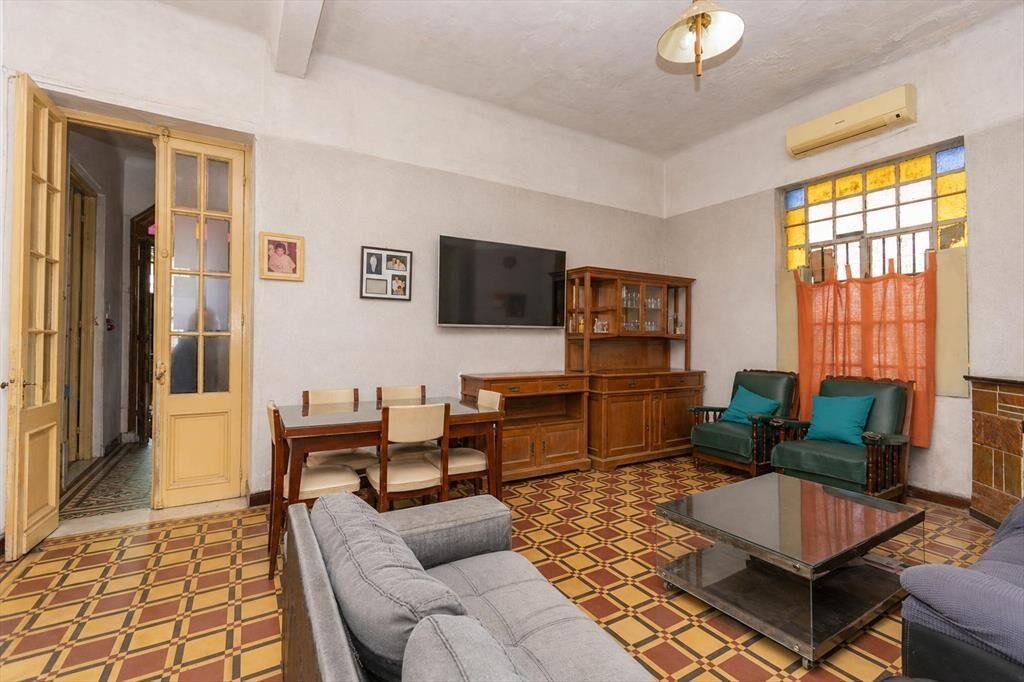 Venta Casa con amplio terreno de 743 m2 frente 21 mts.