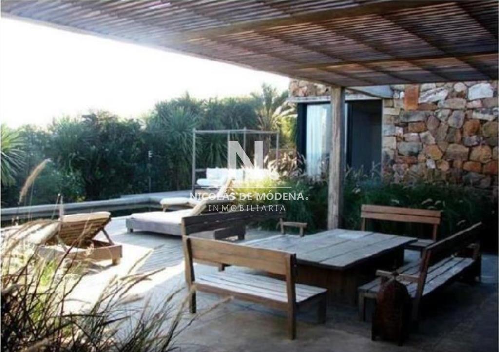 Excelente casa Ubicada en El Chorro frente al