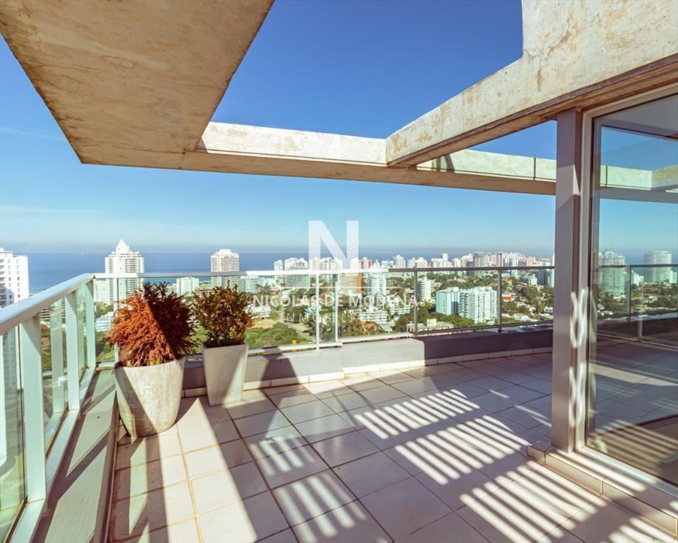 Penthouse de tres dormitorios en venta proximo al