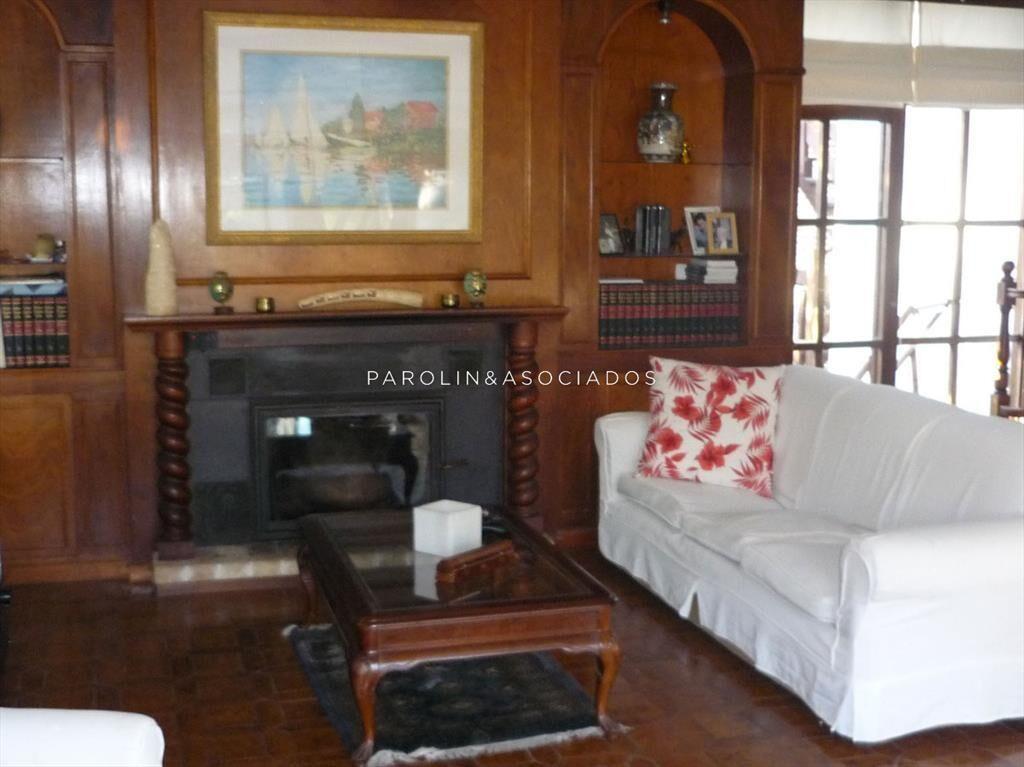 Muy linda casa de 5 dormitorios en venta en Punta