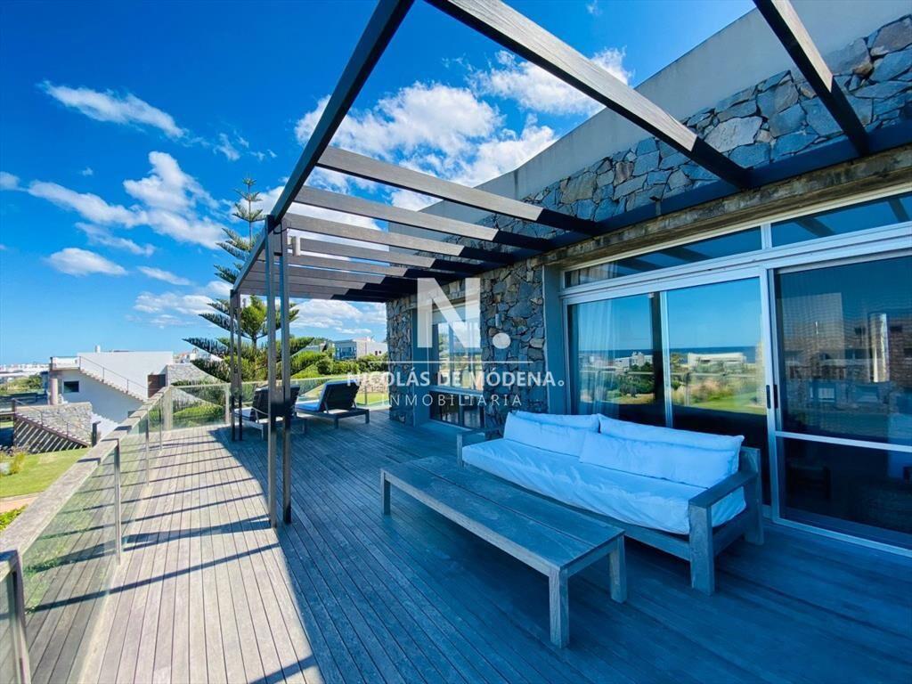 Casa en Venta 3 Suites y Dependencia en Barrio Privado Mana