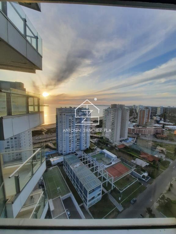 Venta Apartamento 3 Dormitorios Zona Enjoy Punta
