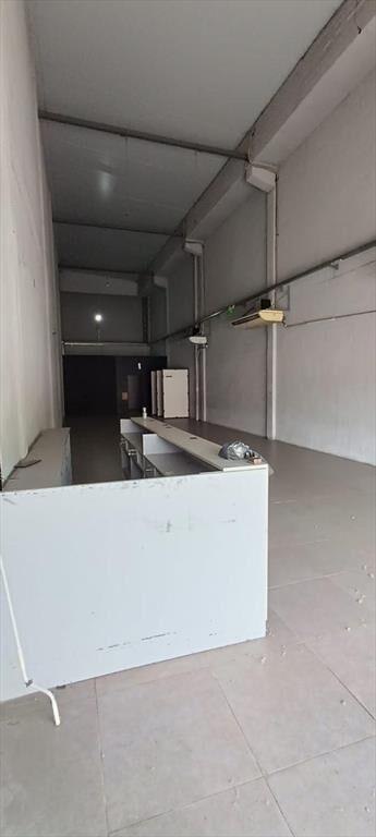Gral. Flores, zona outlet, 120 m2, 6 de frente, excelente