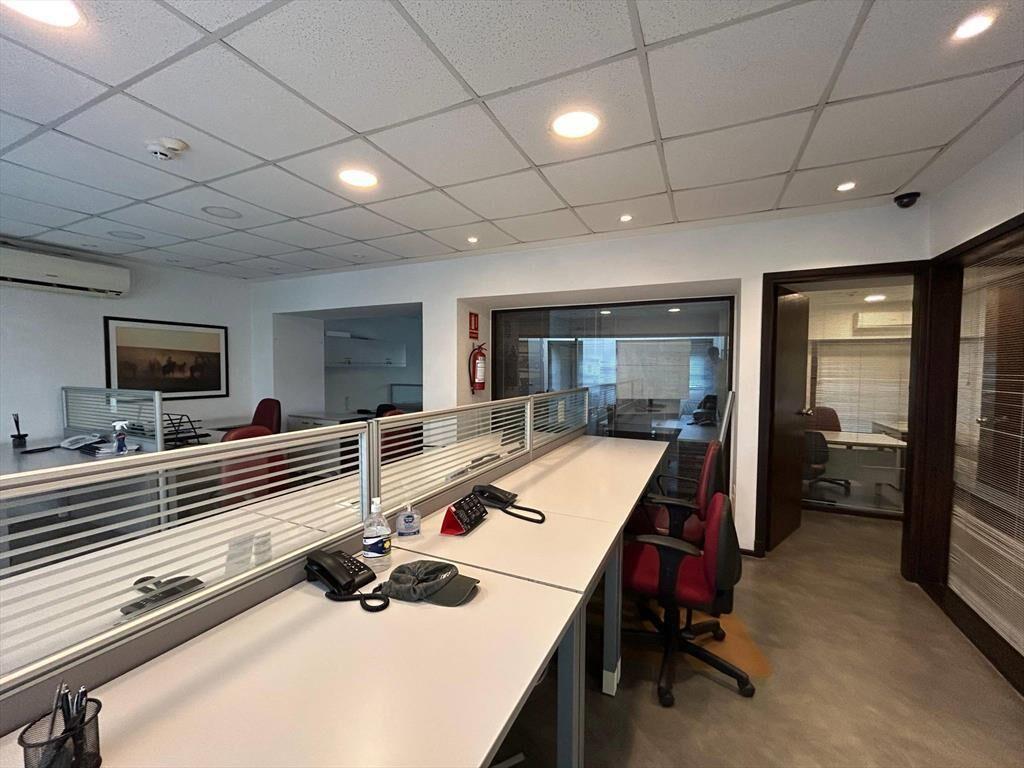 Venta de casa para oficinas en importante esquina de Carrasc