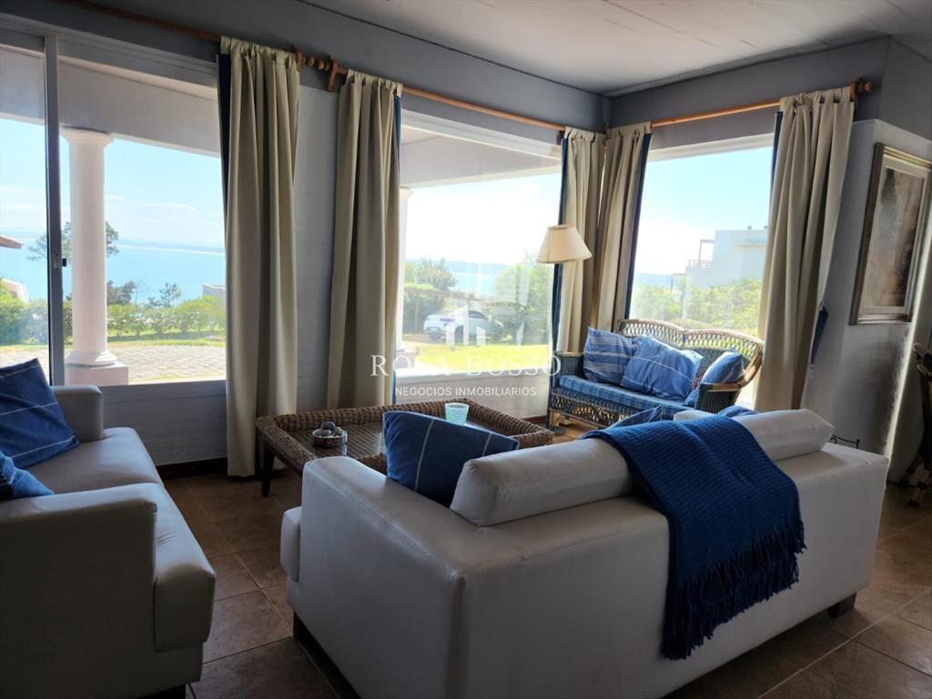HERMOSA CASA EN PUNTA BALLENA, VISTA AL MAR