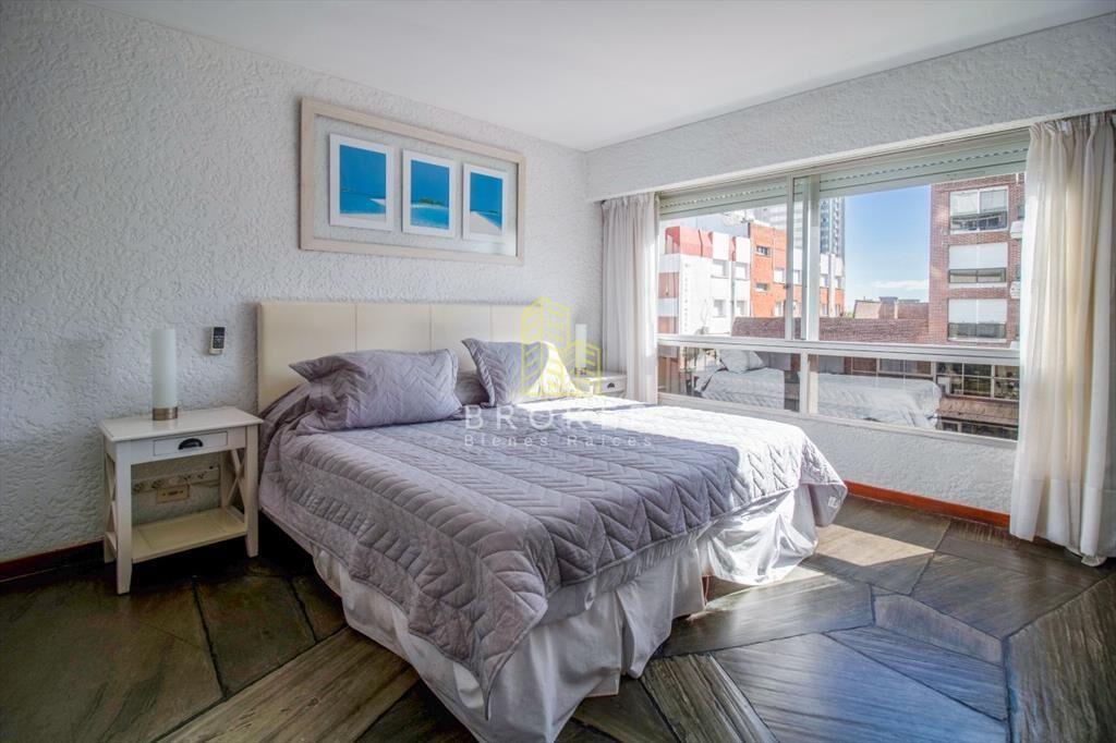 Venta de luminoso apartamento en Peninsula. Punta