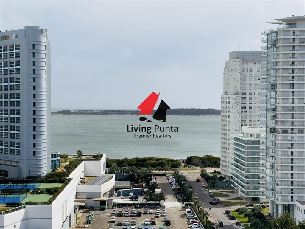 Venta de apartamento de 2 dormitorios Playa mansa con parri