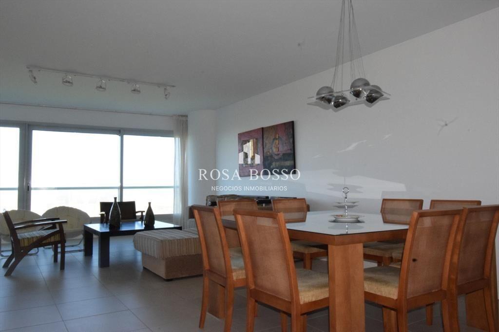 Apartamento en Brava, 3 dormitorios *