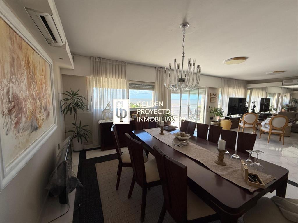 Penthouse en venta de dos dormitorios en Rambla