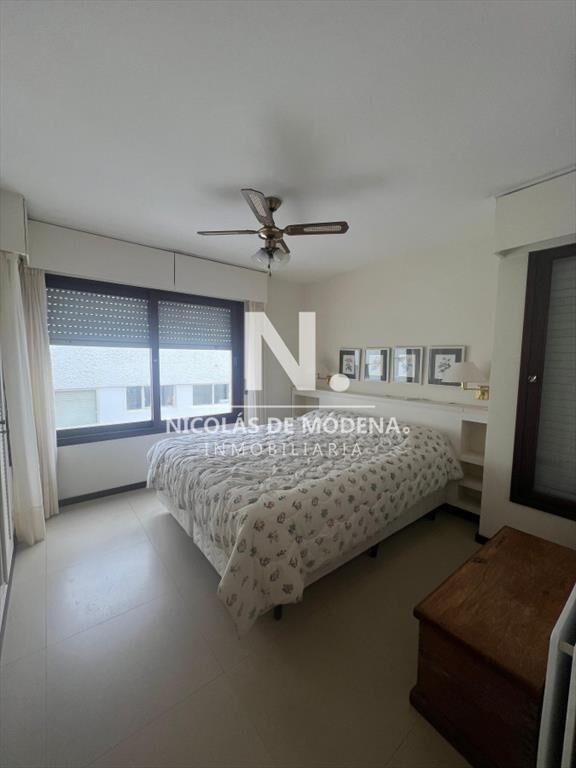 En venta apartamento de 2 dormitorios en edificio