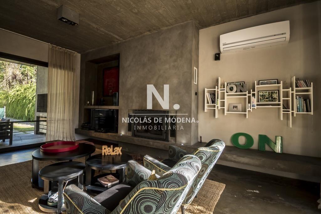 Excelente casa de estilo Minimalista en Barrio La