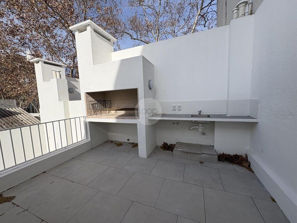 Venta CON RENTA apartamento triplex 2 dorm + estudio, Cordo