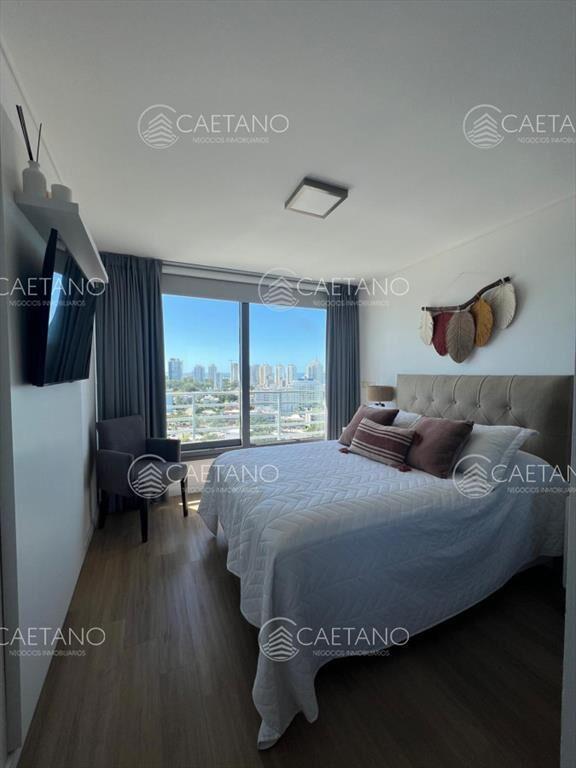 Vende apartamento de 2 dormitorios en suite, con