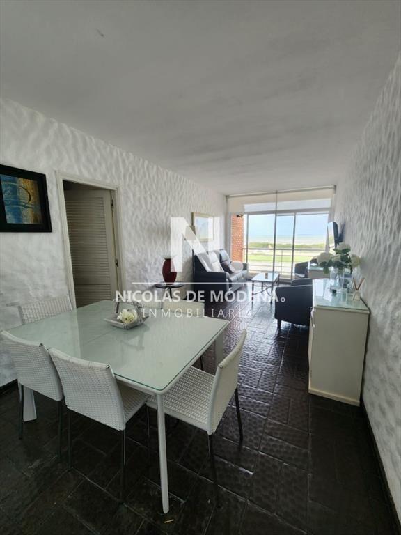 Apartamento de 3 dormitorios frente a la Brava.