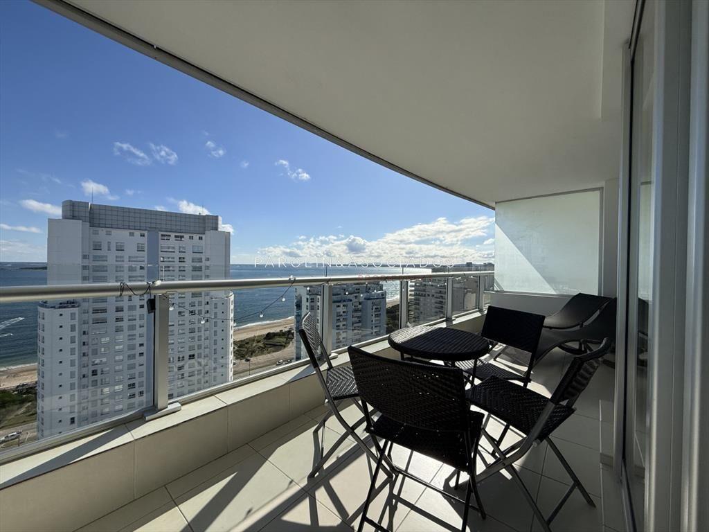 Apartamento en venta en Season Tower, Punta del