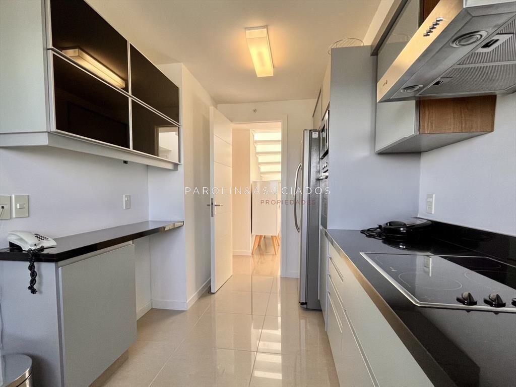 Penthouse de 4 suites en Torre One, Punta del