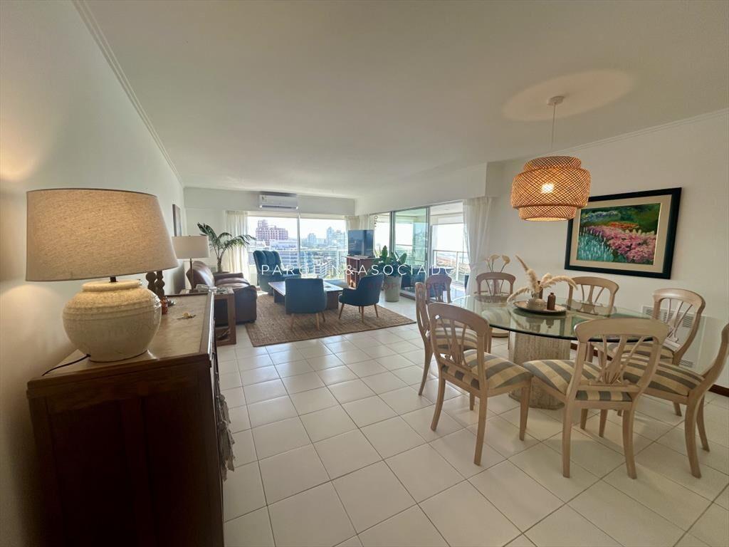 Apartamento en venta de 3 dormitorios en Punta