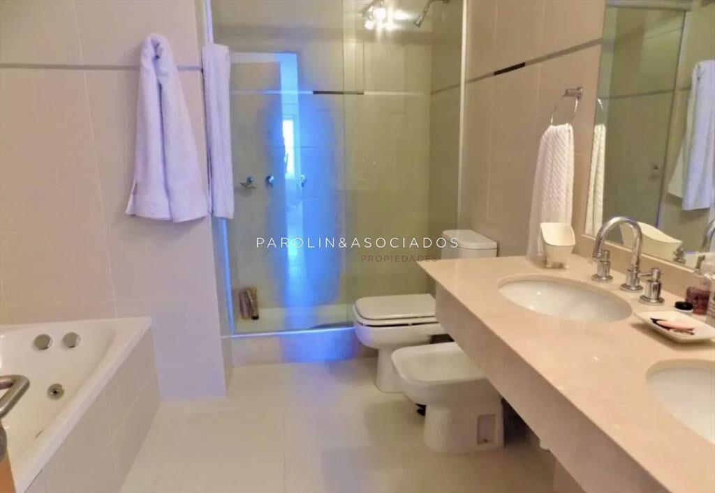 Apartamento en Seasons Tower 2 dormitorios, Punta