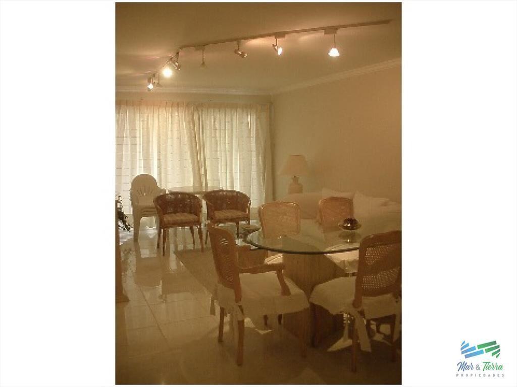 Apartamento de 3 dormitorios con vista al mar del