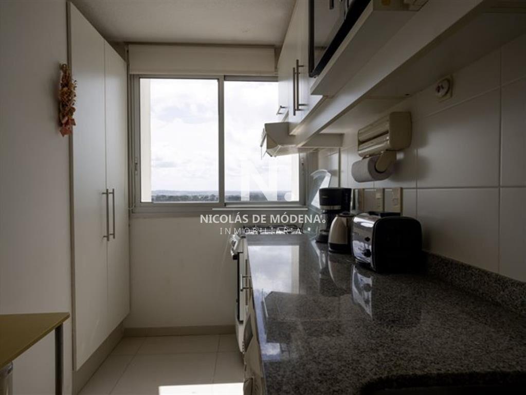 Vende apartamento de 2 dormitorios en Roosevelt,