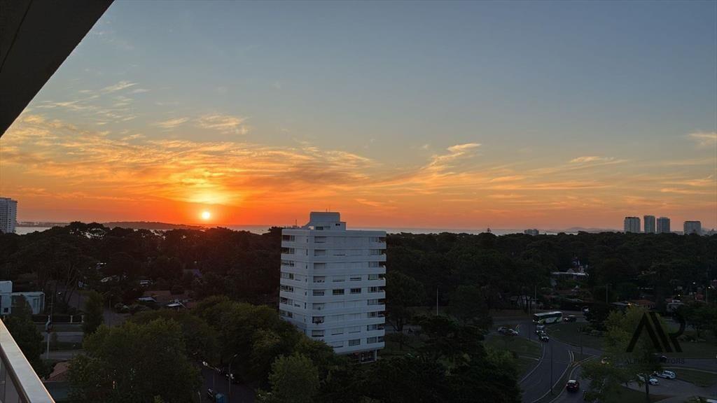 Apartamento en venta c/ cochera Avda Roosevelt