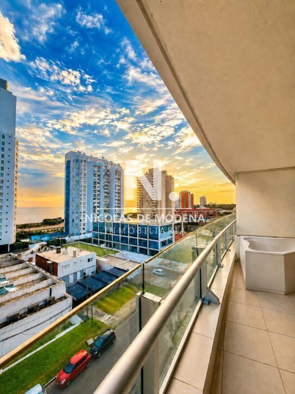 Departamento en venta en Seasons Tower, a metros