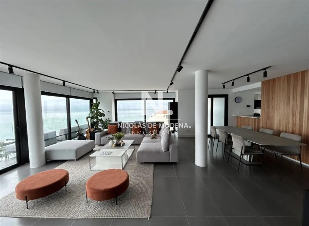 Vende apartamento Penthouse de 3 dormitorios con