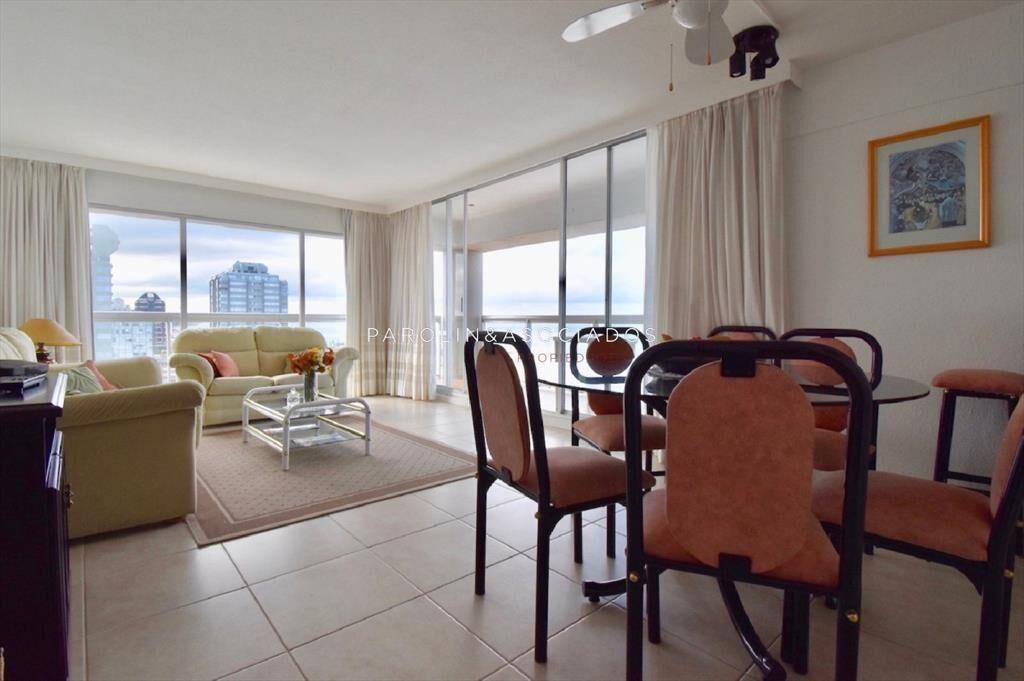 Apartamento en venta en edificio Torre Plaza, Punta del Est