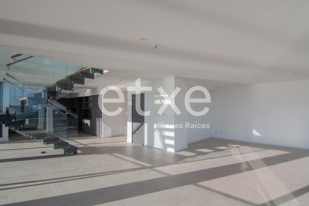 Venta Duplex 4 dormitorios Carrasco Boating Torre 1...