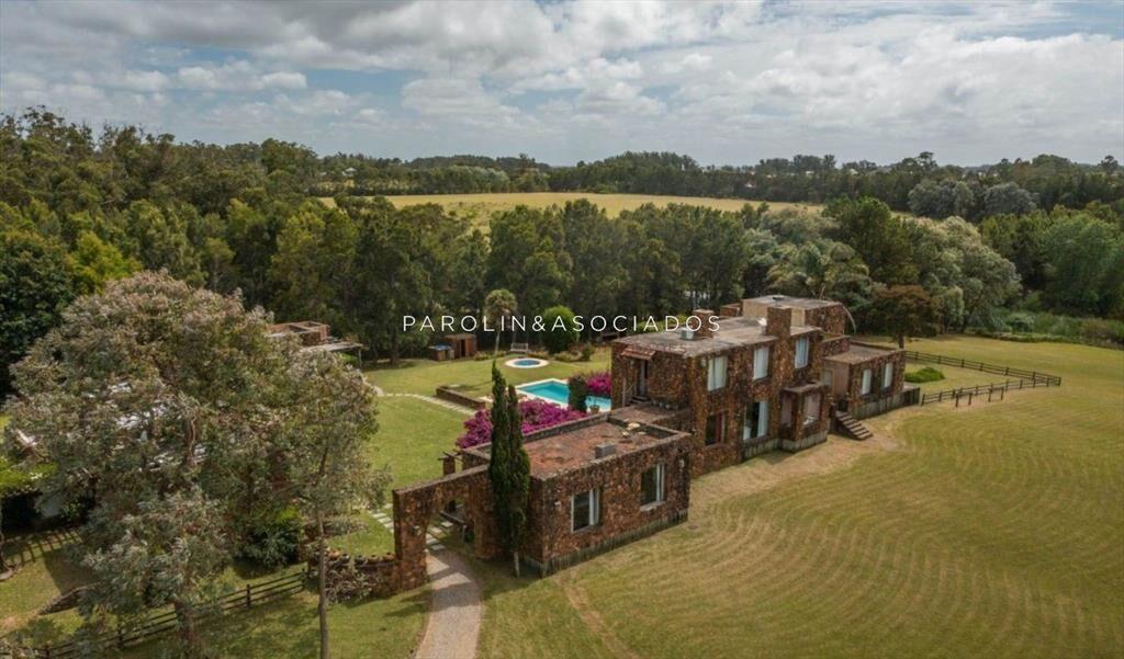 Chacra en Venta de 8 Dormitorios en Camino Punta