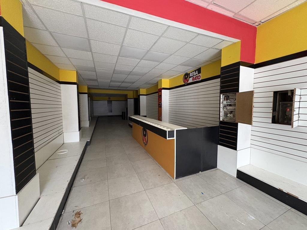 Alquiler - Local Comercial en Unión 200 m2 sobre Av. 8 de Oc
