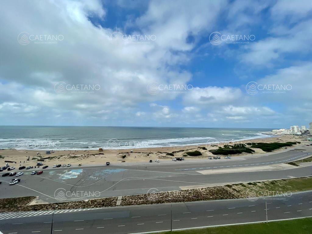 Excepcional penthouse en primera linea de la