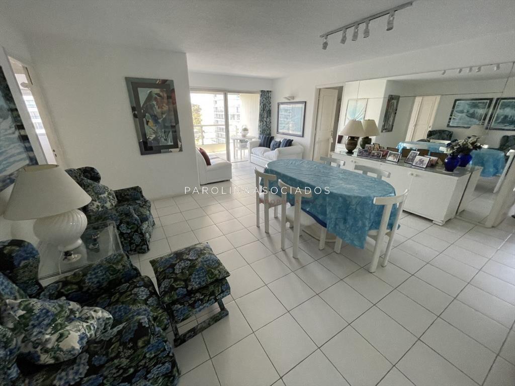 Apartamento en venta de 3 dormitorios en torre