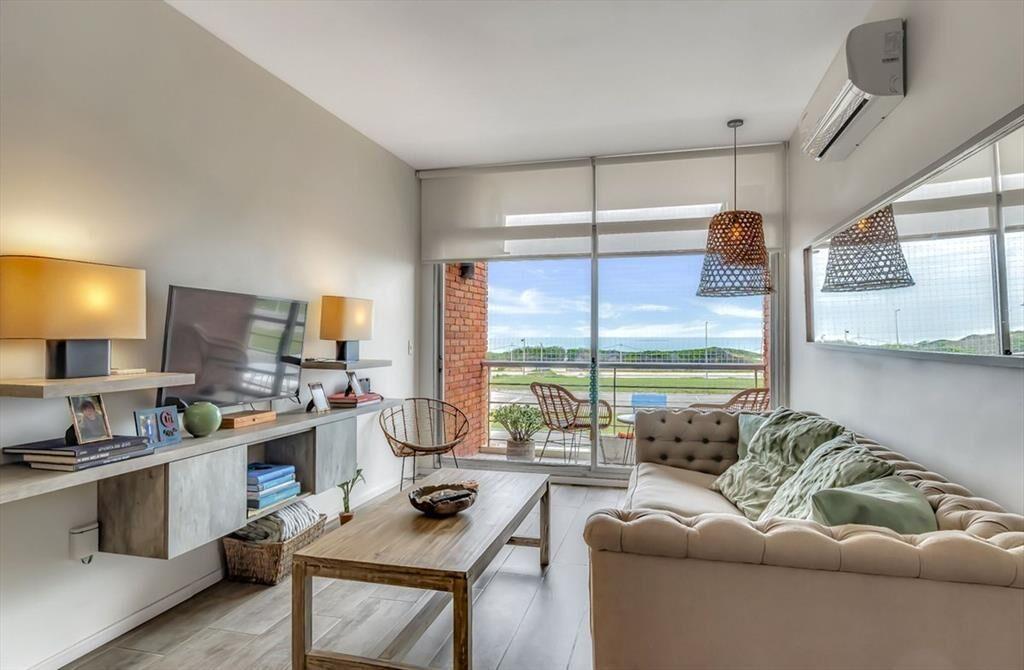 Venta Apartamento de 2 Dormitorios Frente al Mar!