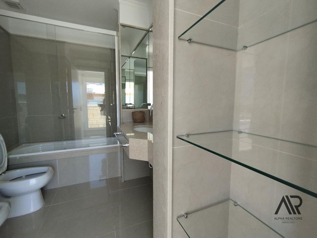 Apartamento en venta de 3 dormitorios c/ cochera en P. B...