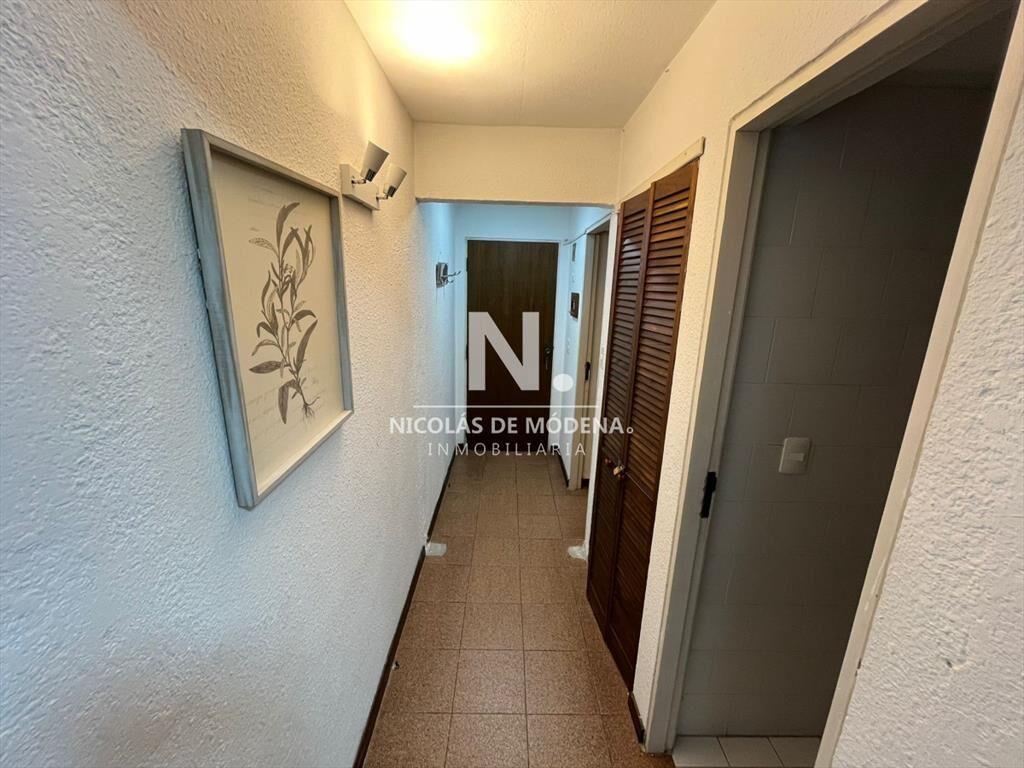Vende apartamento de 2 dormitorios en Punta del