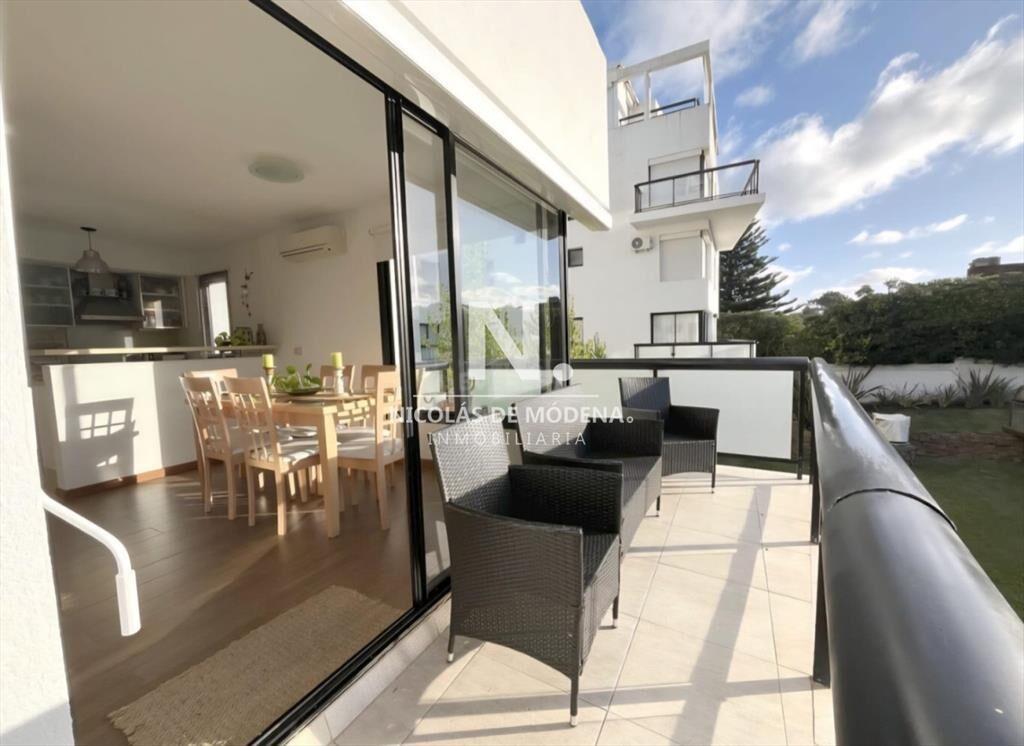 En venta apartamento duplex en Playa Brava, con